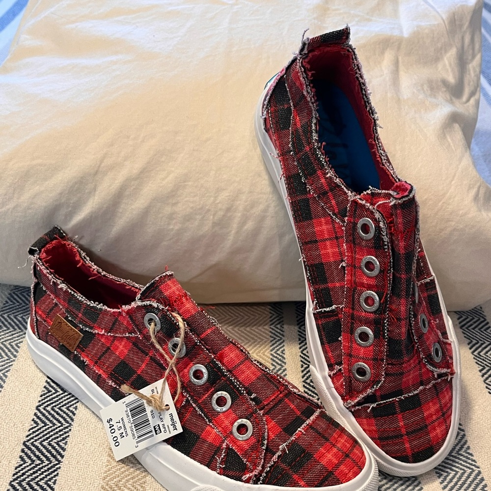Blow Fish Women’s Red Plaid slip-on Sneaker - Size 7.5